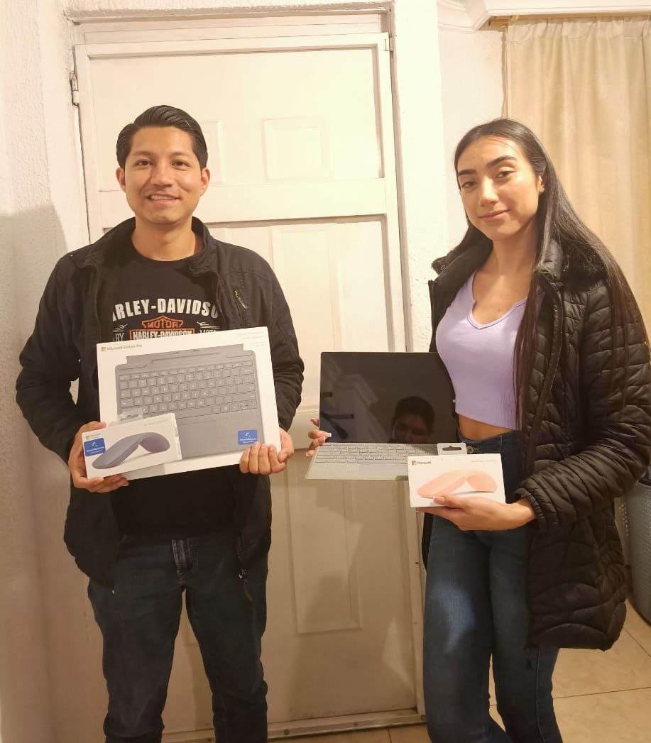 Clientes satisfechos con Microsoft Surface en 101Tiendas